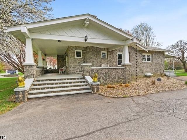 House for sale in Stewartsville, New Jersey