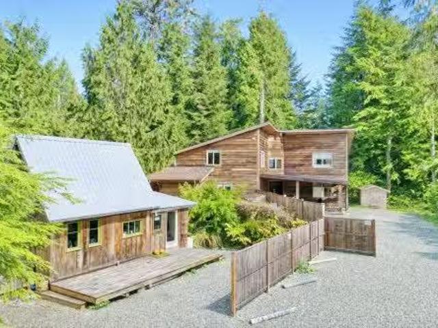 House for sale in Clayoquot, British Columbia
