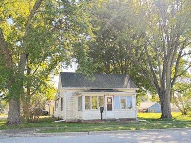 House for sale in Clinton, DeWitt County