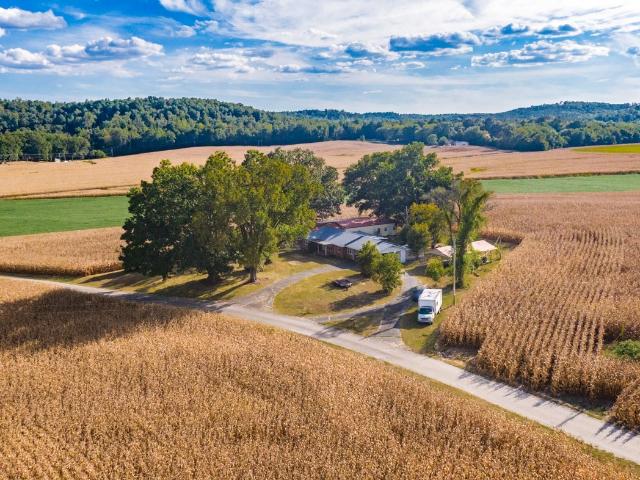 House for sale in Mount Lebanon, Decaturville