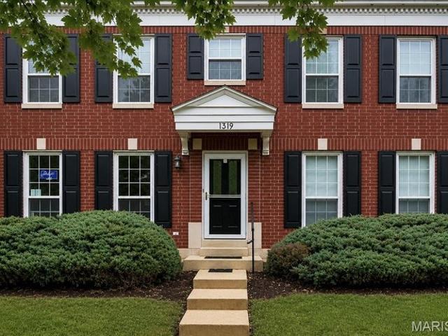 Condo for sale in Ellisville, Missouri