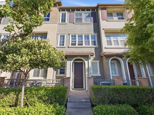 Condo for sale in Hayward, California