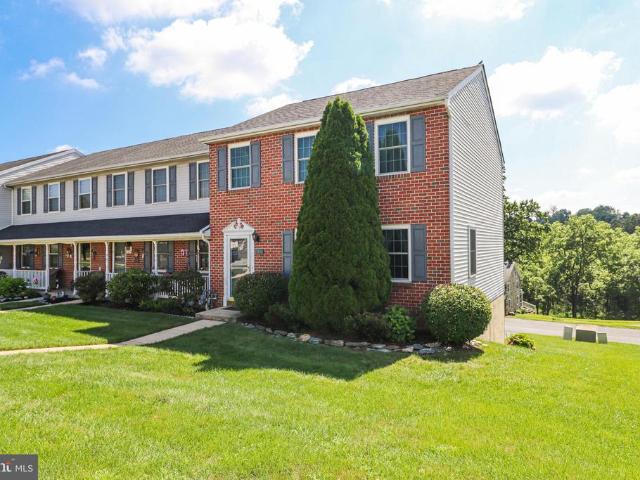 Townhouse for sale in Red Lion