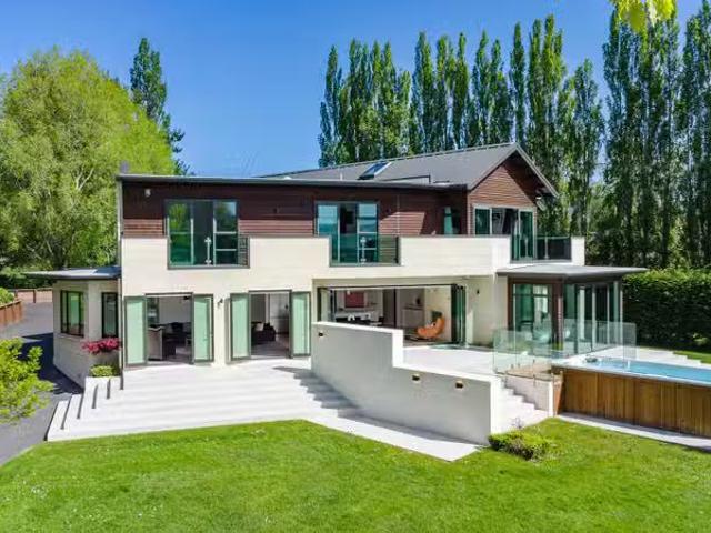 House for sale in Otakou