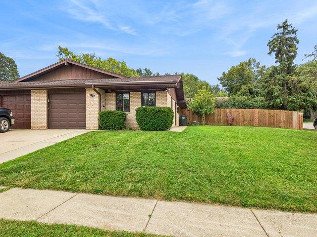 Townhouse for sale in Streamwood, Illinois