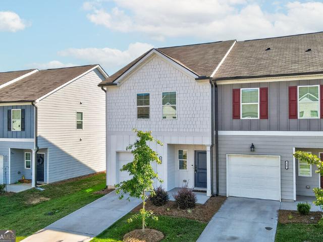 Townhouse for sale in Cambridge at Towne Center, Hoschton