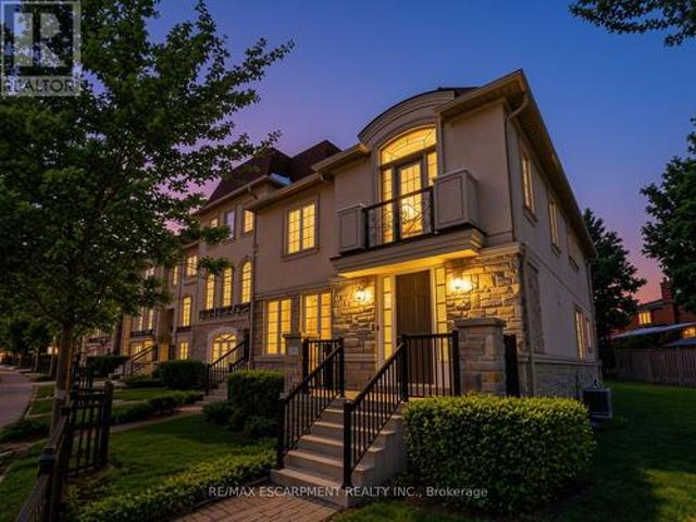 Townhouse for sale in City Centre, Mississauga