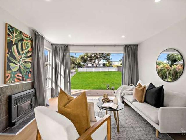 House for sale in Oratia