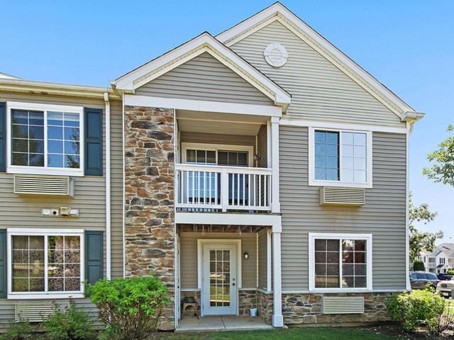 Condo for sale in Carpentersville, Illinois