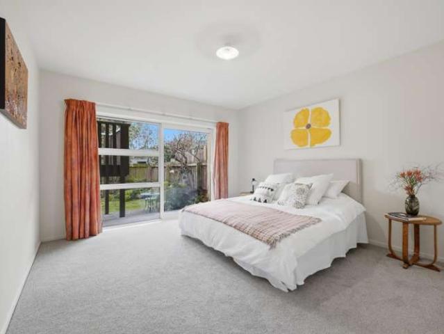 Apartment for sale in Chaslands, Canterbury