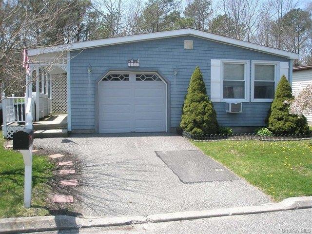 House for sale in Centereach, New York