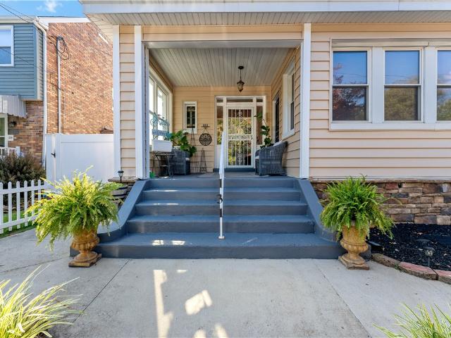 House for sale in Carnegie, Pennsylvania