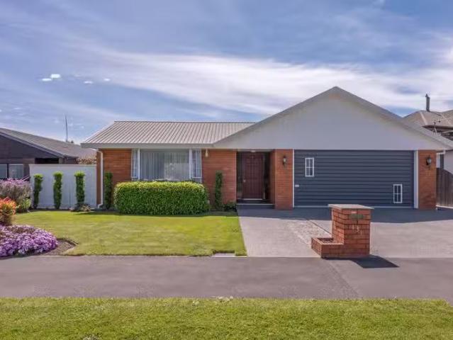House for sale in Chaslands, Canterbury