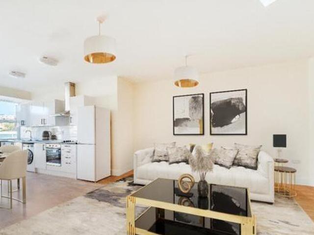 House for sale in Middlecroft, Hampshire