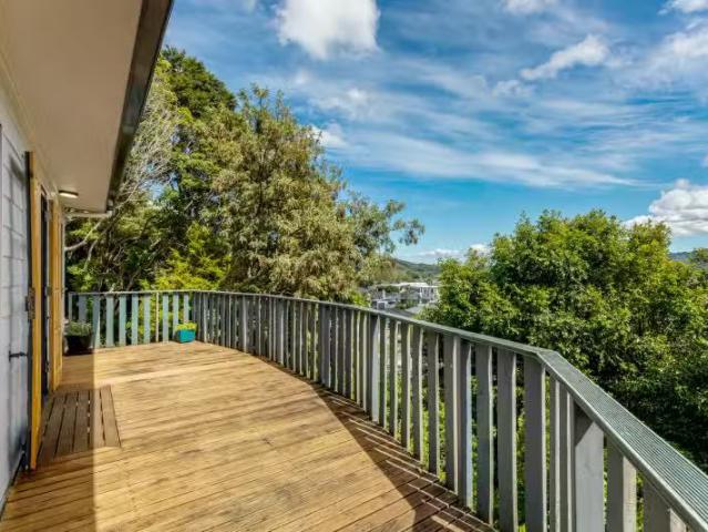 House for sale in Days Bay, Wellington