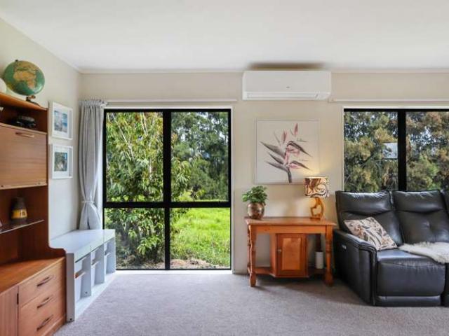 House for sale in Oratia