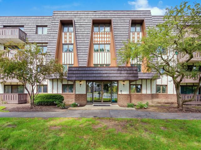 Condo for sale in Lake Bluff, Lake County