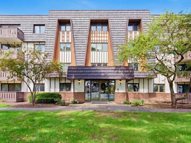 Condo for sale in Lake Bluff, Illinois