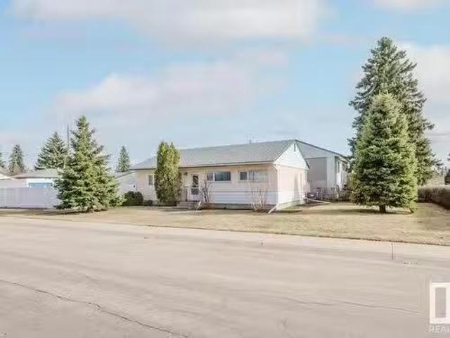 House for sale in Wedgewood, Alberta