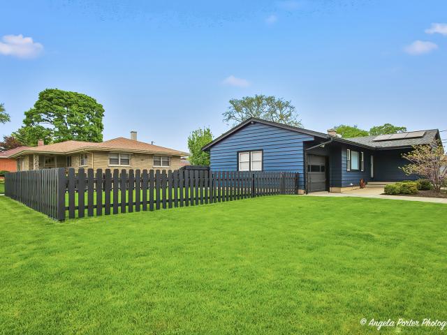 House for sale in Waukegan, Illinois