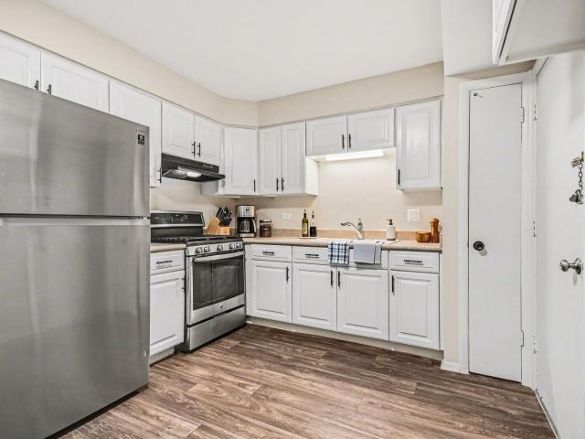 Condo for sale in Lombard, Illinois