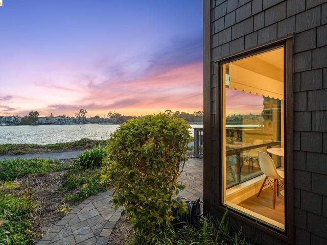 Condo for sale in Alameda, California