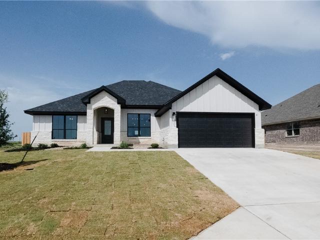 House for sale in Hewitt, Texas