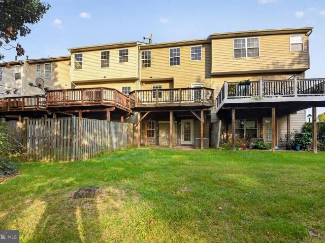 Townhouse for sale in Landbay 2, McNair