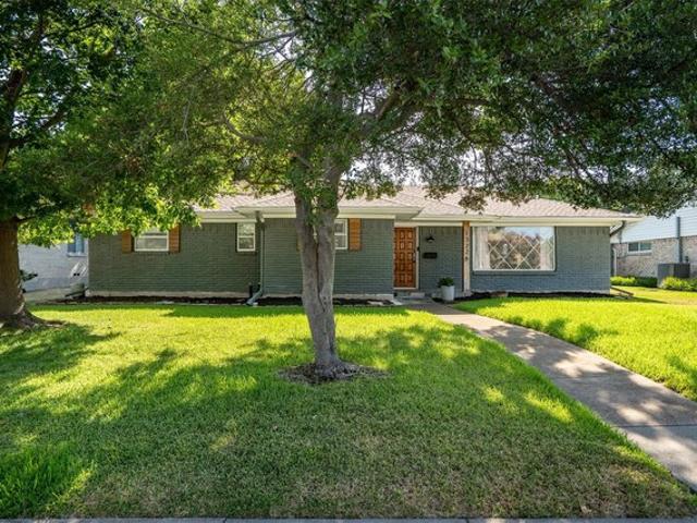 House for sale in Farmers Branch, Texas