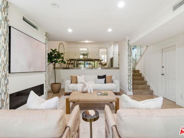 Townhouse for sale in Canoga Park, California