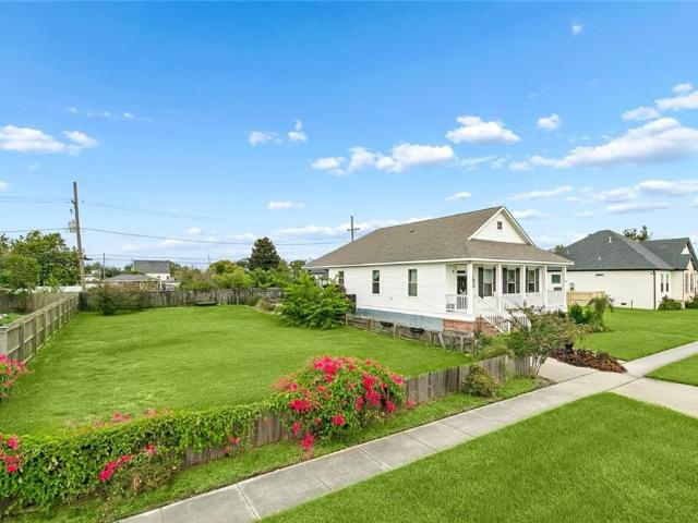 House for sale in Saint Claude Heights, Arabi