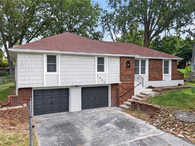 House for sale in Plaza Estates West, Blue Springs