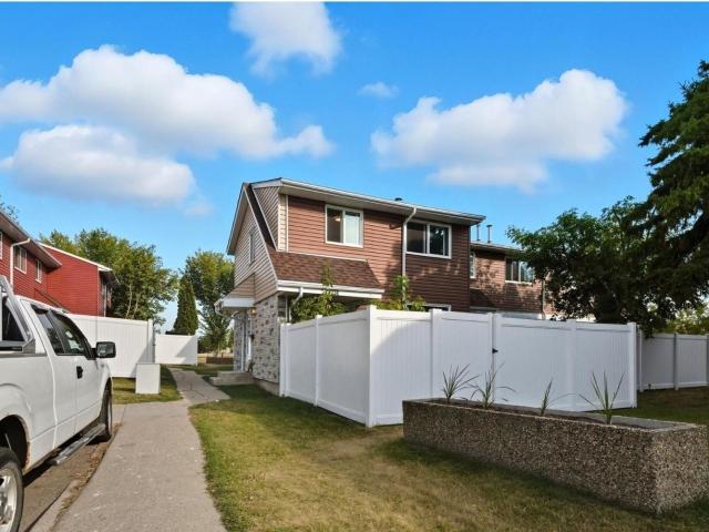 Townhouse for sale in Wedgewood, Alberta