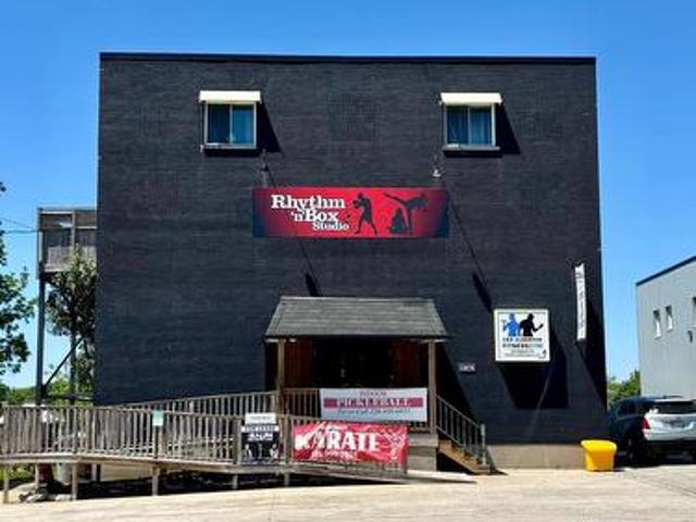 Commercial for rent in Denfield, Ontario