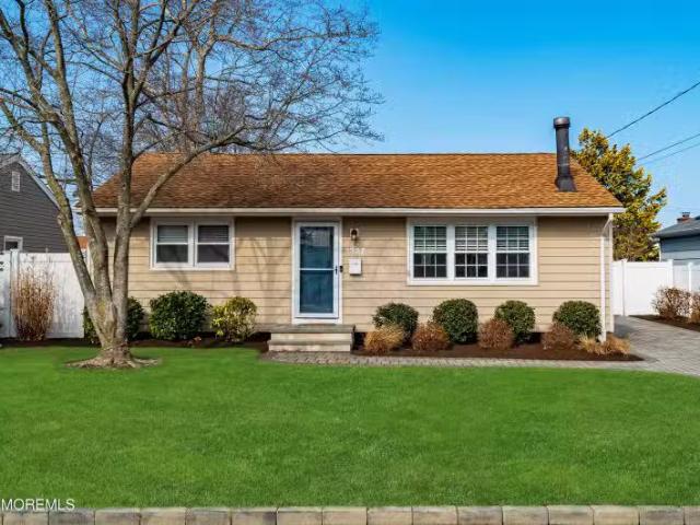House for sale in Lakewood