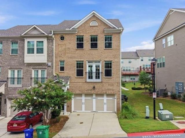 Townhouse for sale in Stone Creek at Brookhaven Apartments, Brookhaven