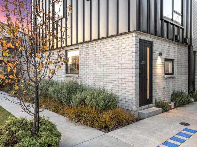 Apartment for sale in Addington, Canterbury