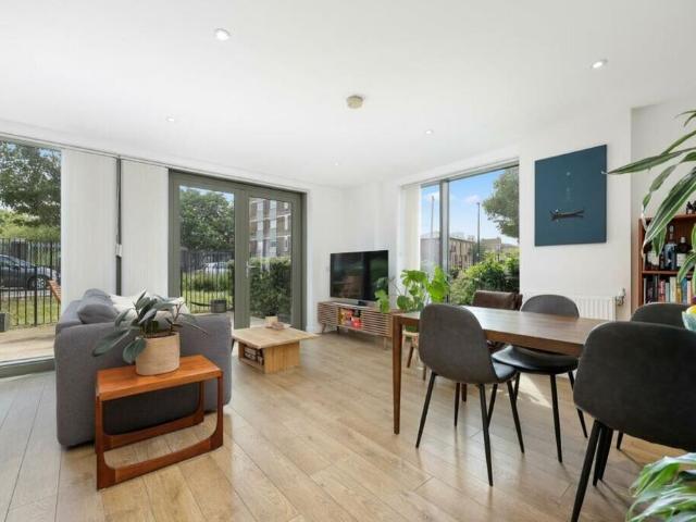Apartment for rent in Limehouse, Greater London