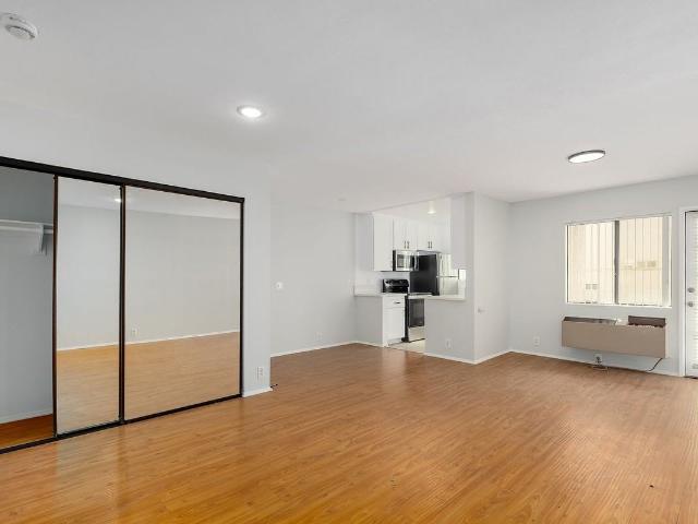 Apartment for rent in Canoga Park, California