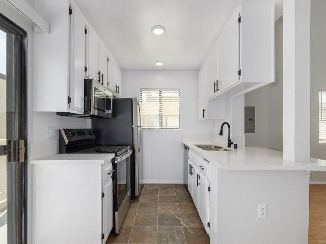 Apartment for rent in Canoga Park, California