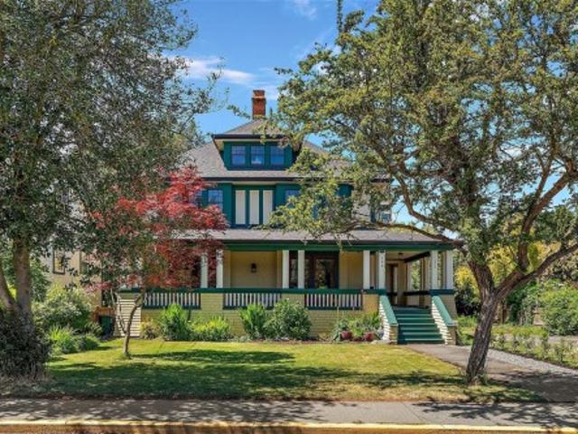 House for sale in Victoria, British Columbia