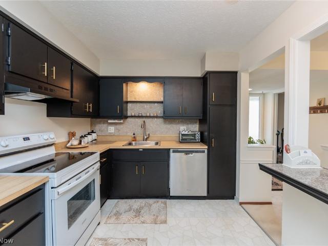 Condo for sale in Broadview Heights, Ohio