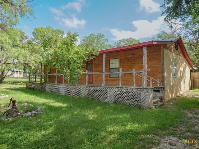 House for sale in Bandera