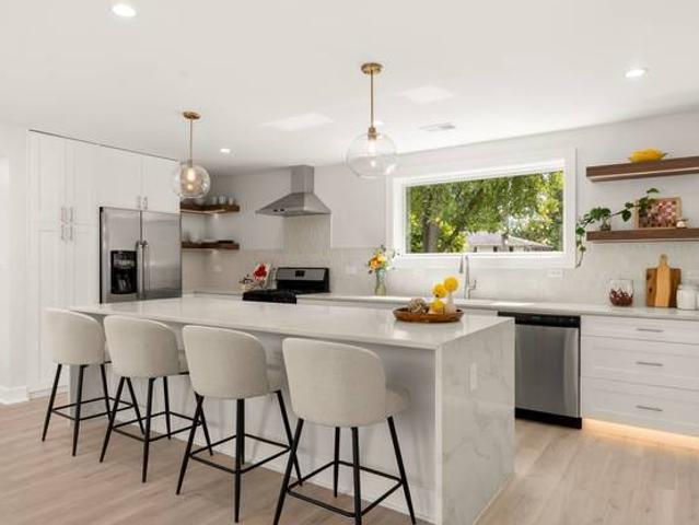 House for sale in Clarendon Hills, DuPage County