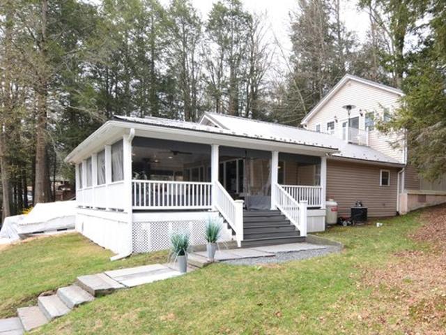 House for sale in Canadensis, Pennsylvania