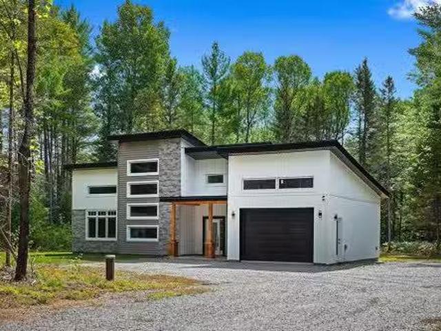 House for sale in Thorne, Quebec