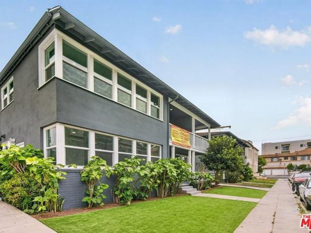 Townhouse for sale in Canoga Park, California