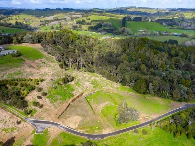 Land for sale in Awhitu, Oroua County