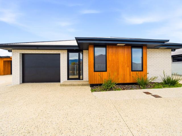 Apartment for rent in Old Beach, Hobart