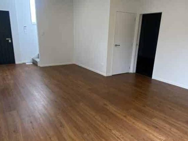 Townhouse for rent in Waiake, Hibiscus and Bays